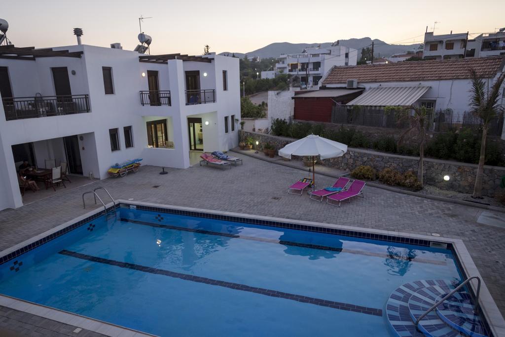 The Corner House At Gennadi Court Villa Luaran gambar